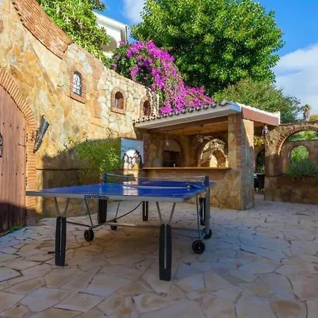 Summer Offers! Fabulous Luxury Near The Sleeps 8 Villa