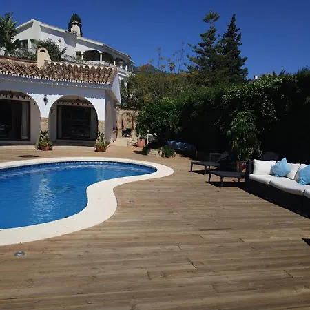 Summer Offers! Fabulous Luxury Near The Sleeps 8 贝纳尔马德纳